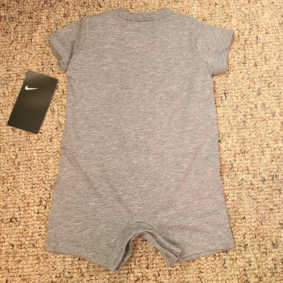 NWT Infant Gray Nike One Piece Romper 3 Months - Picture 2 of 5